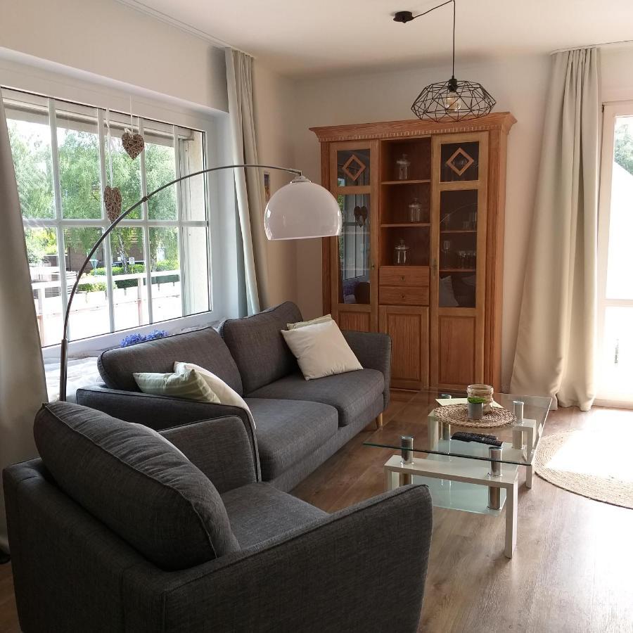 Friesenauster - Grosse Ferienwohnung Fuer Bis Zu 6 Personen Jever Exterior photo